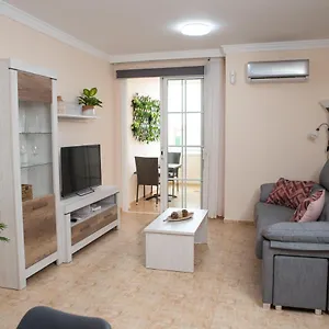 Apto Isa: Amplio Y Acogedor Apto De 75m Con Terraza, Aire Acondicionado Y Parking Gratuito Appartamento